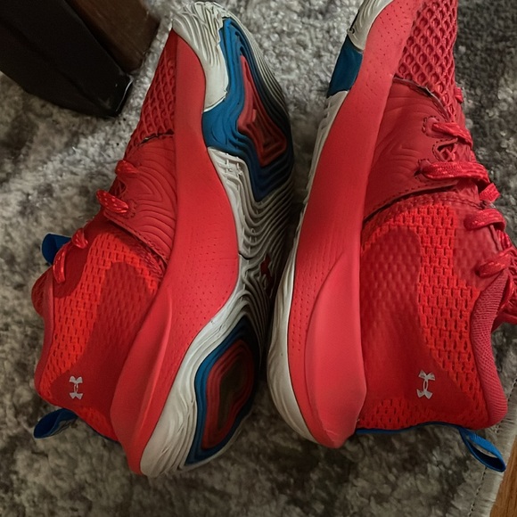 Basketball shoes - Picture 4 of 4